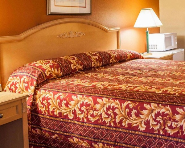 Relax Inn Saint Charles image 14