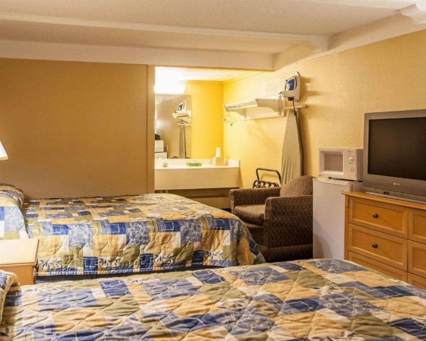 Relax Inn Saint Charles image 19