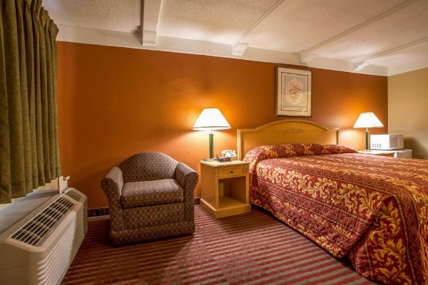 Relax Inn Saint Charles image 7