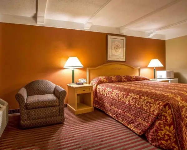 Relax Inn Saint Charles 10