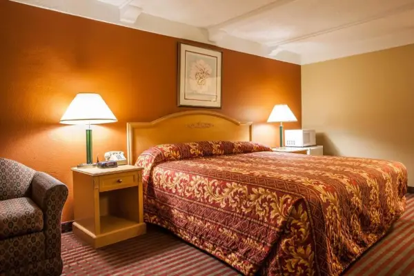 Relax Inn Saint Charles 6