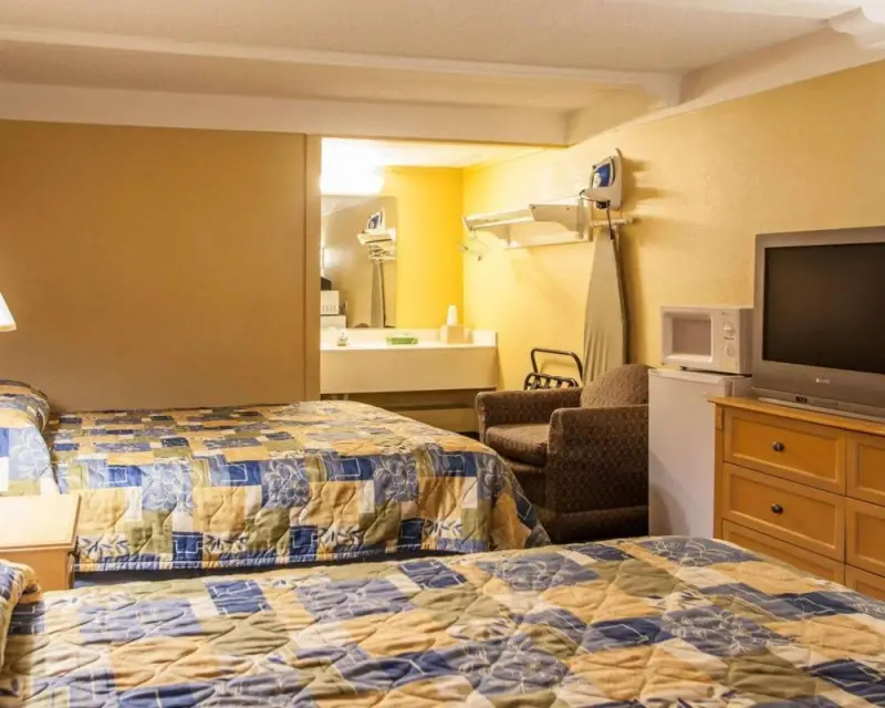 Queen Room with Two Queen Beds - Smoking